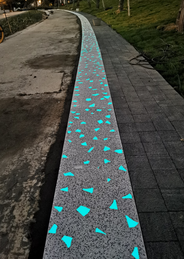 Pavimento de estrella antideslizante Superficie de la carretera Partículas de cerámica Piedra inorgánica autoluminiscente para senderos de parques y jardines que brillan en la oscuridad